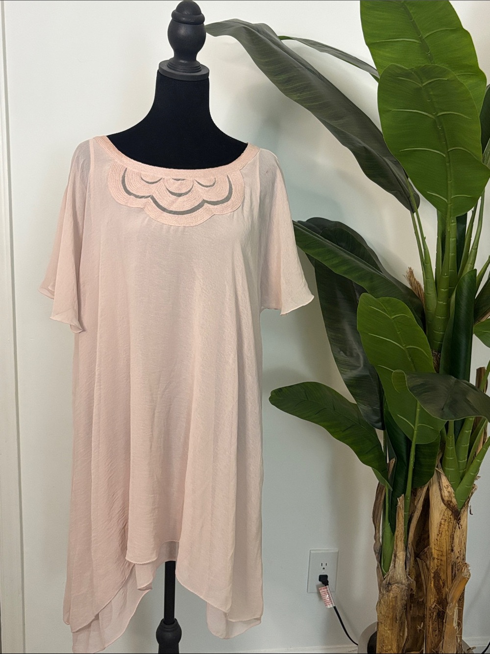 Sophie Max Pale Blush Scalloped Neck Tunic